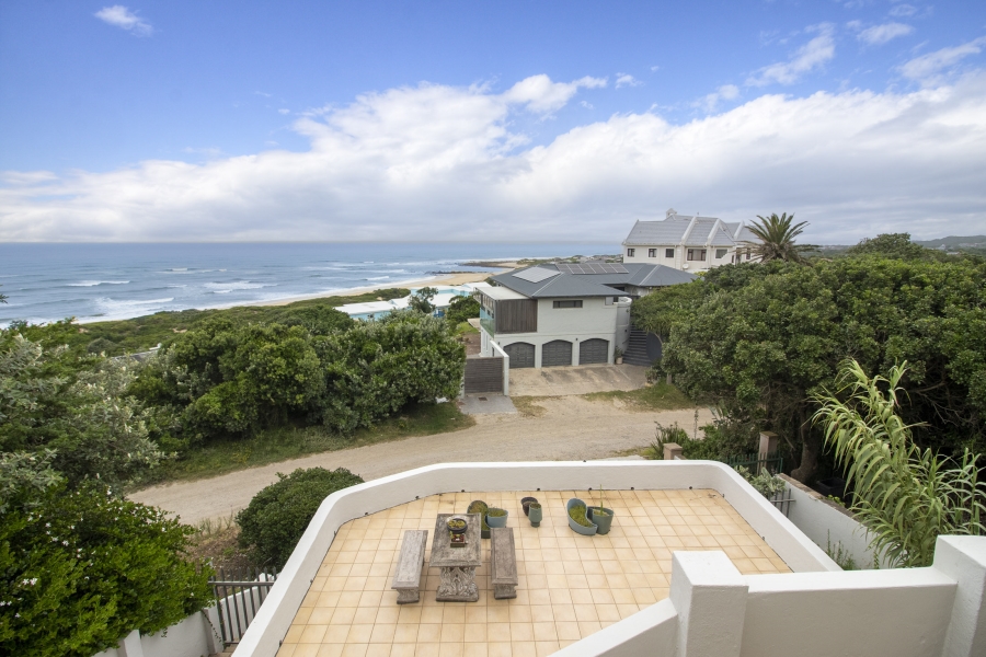 6 Bedroom Property for Sale in West Beach Eastern Cape